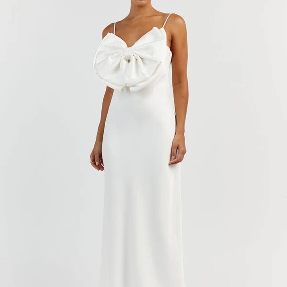 DISSH White Sleeveless Spaghetti Strap Maxi Gown